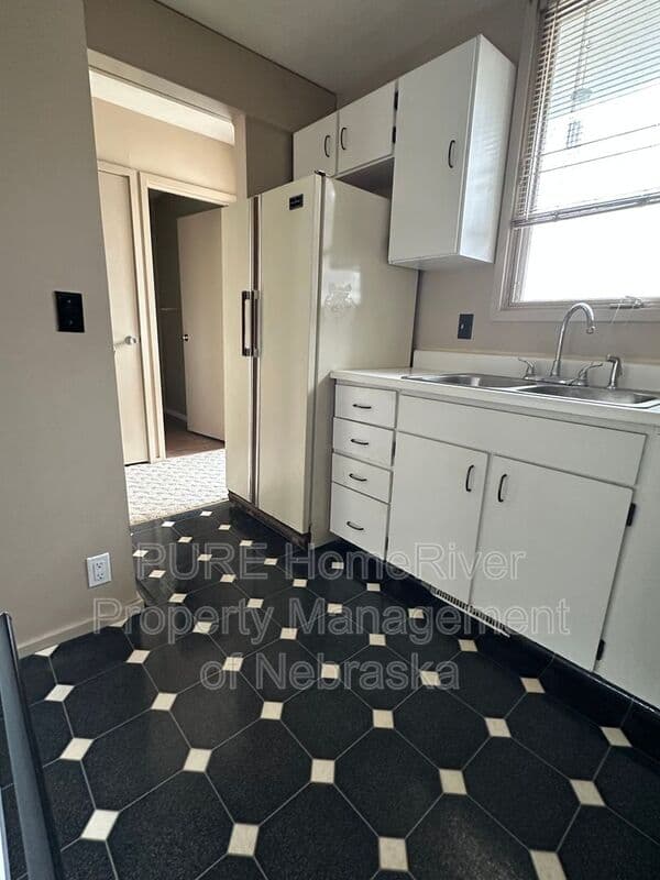 Omaha Townhome: 1631 N 109th Plz