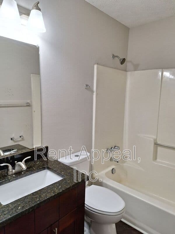 Decatur House: 3839 Valpariso Cir