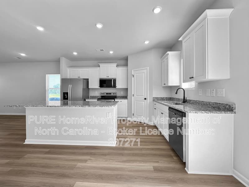 Angier House: 32 Foxton Pl