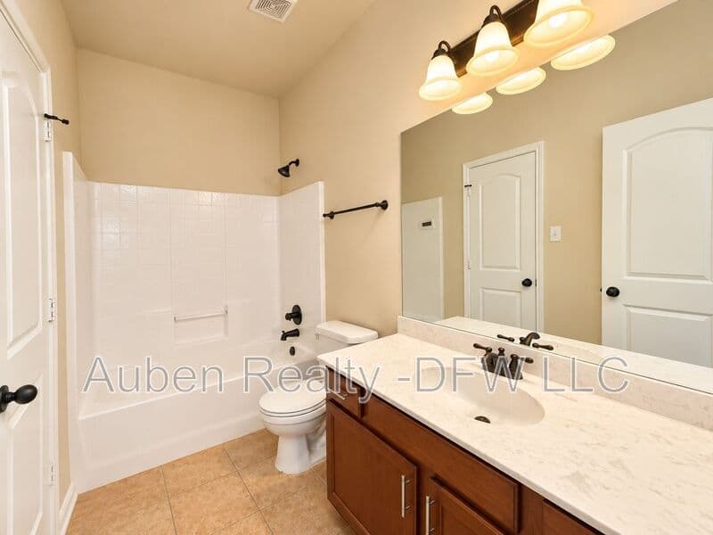 Mansfield House: 1426 Ravenwood Drive