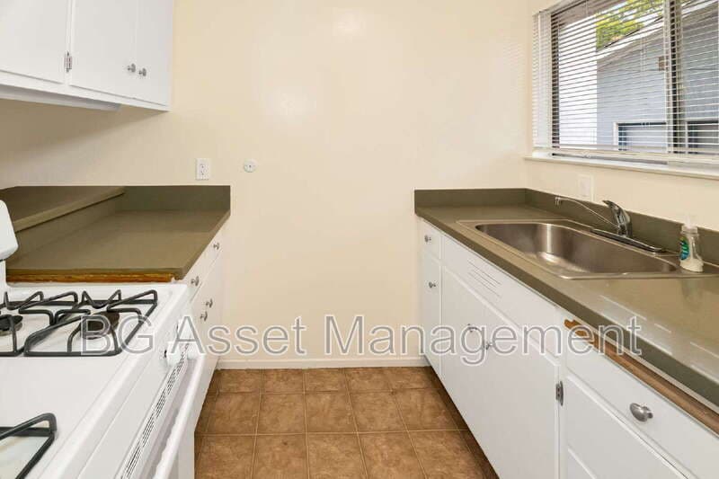 Oakland Condo: 3600 Dimond Avenue