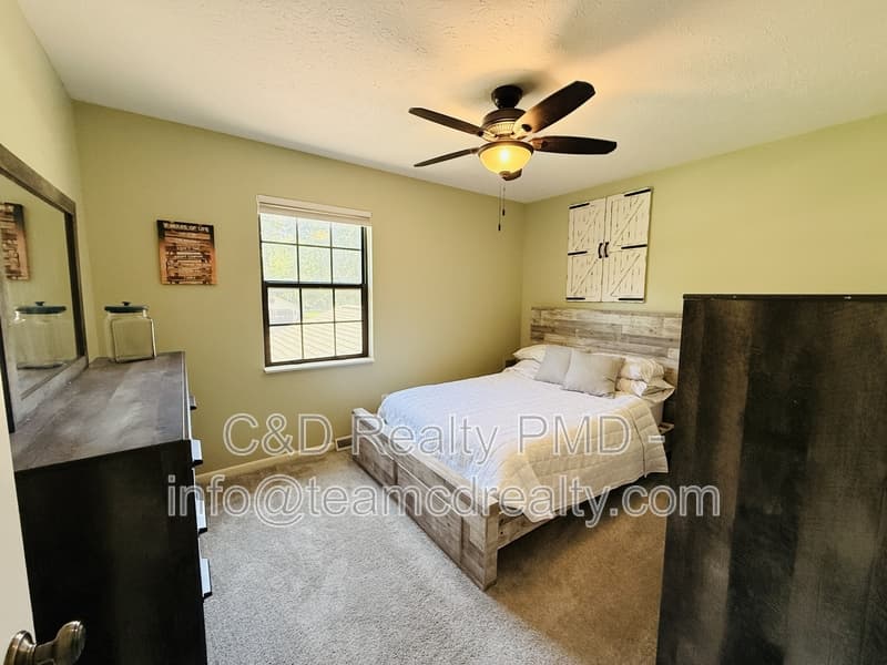 Olmsted TWP House: 8462 Glenbrook Dr, Olmsted TWP OH, 44138