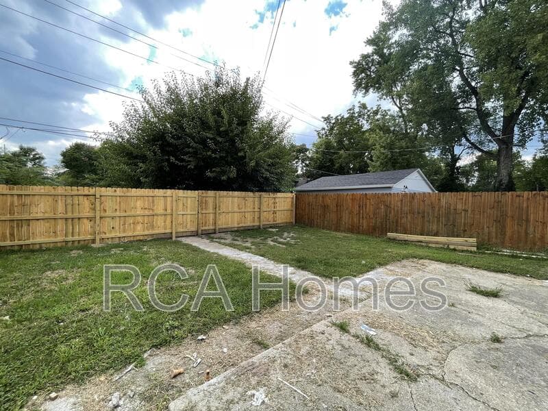Indianapolis House: 2912 North Kenwood Avenue - 2912 N Kenwood