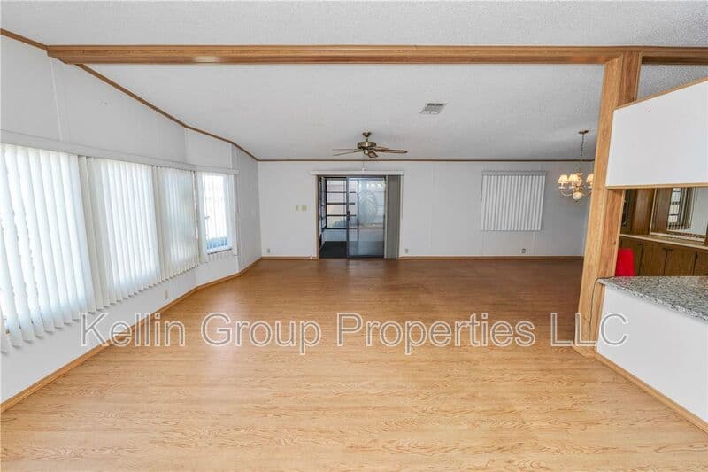 Lakeland House: 1706 Fox Hill Dr