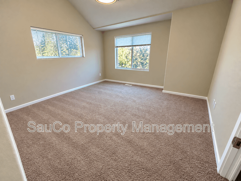 Hillsboro House: 8023 Northeast Sabo Street