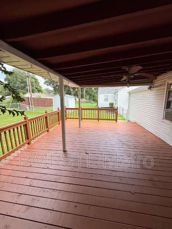 St. Louis House: 1246 Darr Dr