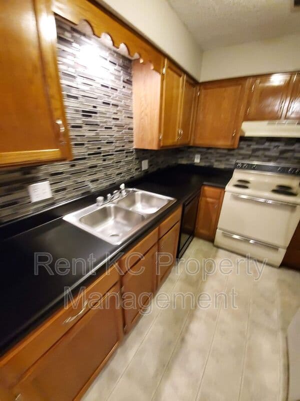 Smithville Condo: 211 W. Main Street