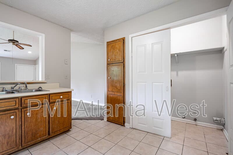 Atlanta Condo: 5793 Williamsburg Trce