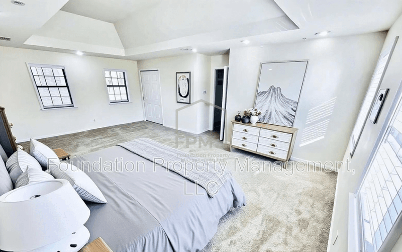 Memphis House: 8712 Carrollwood Lane