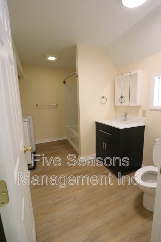 Burlington Condo: 63 King Street - B