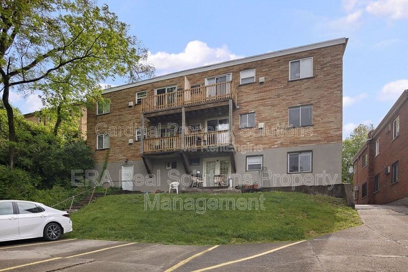 Cincinnati Apartment: 3287 Morrison Ave