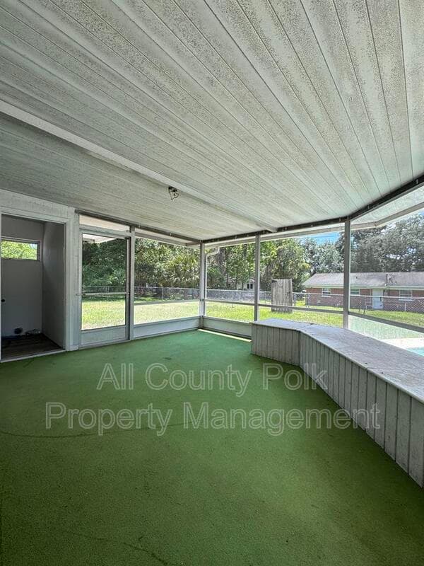 Bartow House: 2255 E Helen Cir