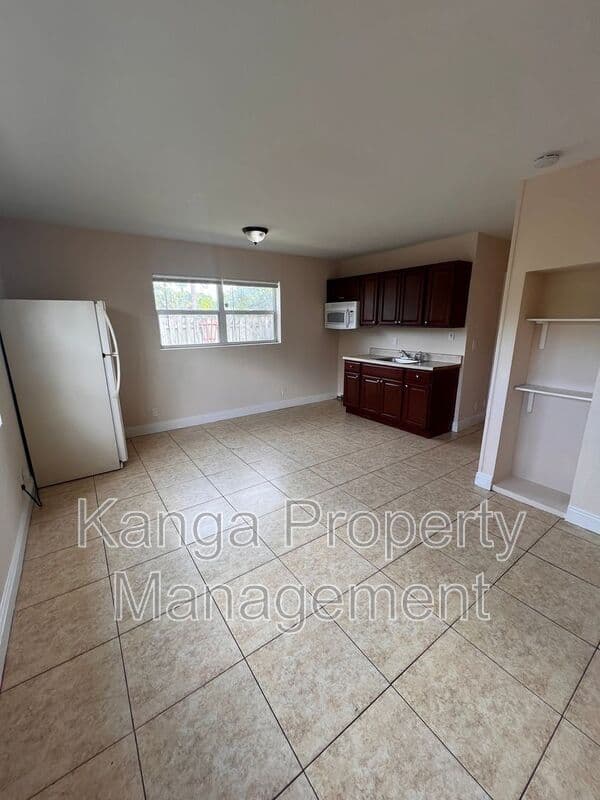 Lake Worth Condo: 4821 Vermont Ave