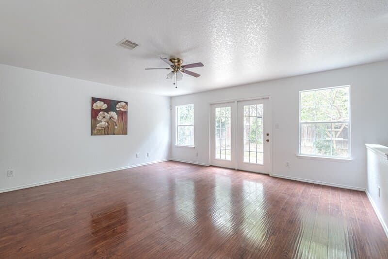 San Antonio House: 11223 Victory Cavern