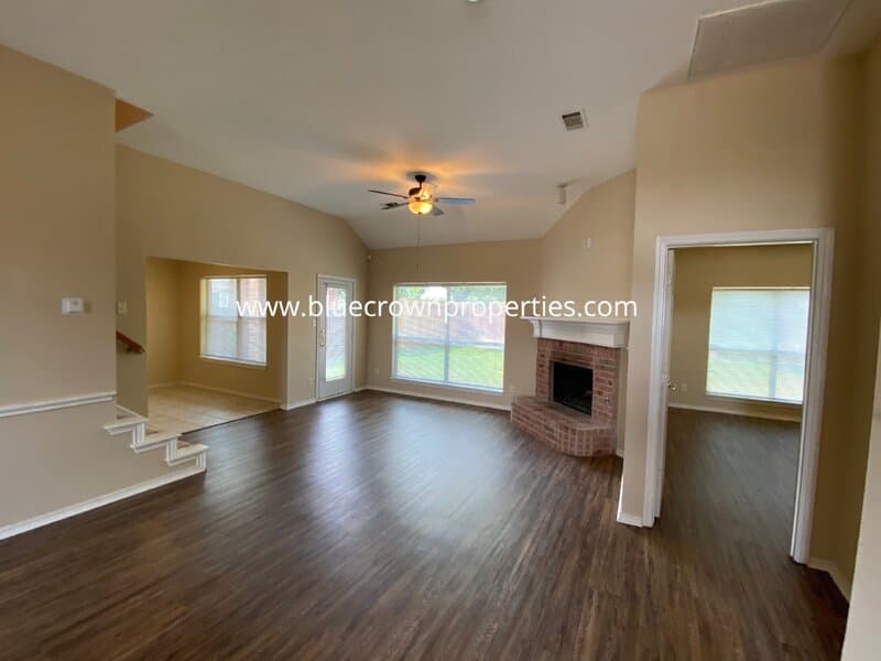 Carrollton House: 1829 Carver Dr