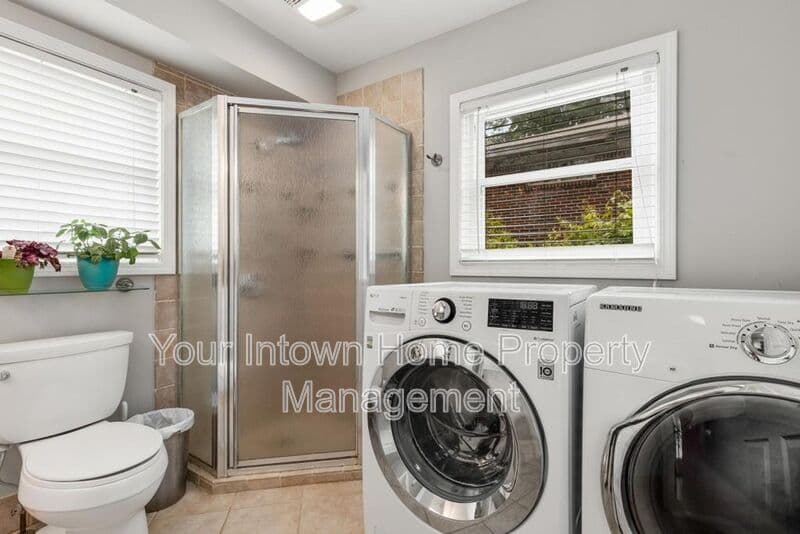 Decatur House: 2959 Westbury Dr.