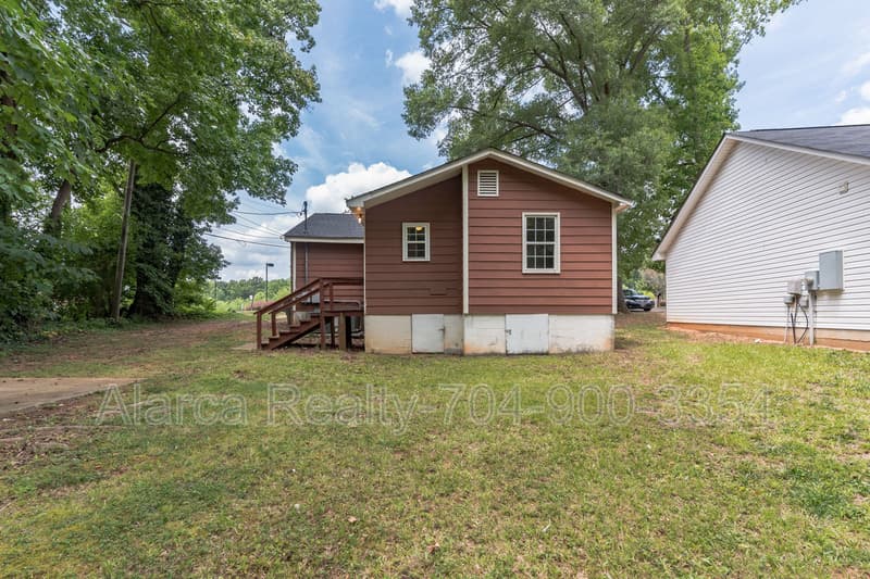 Charlotte House: 9333 Kendall Dr