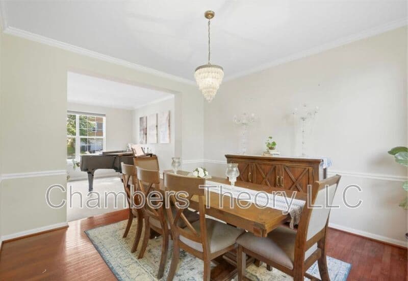 Woodbridge House: 3324 Eagle Ridge Dr