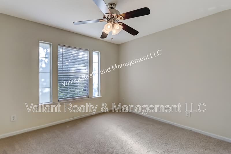 Jacksonville House: 8391 Candlewood Cove Trail