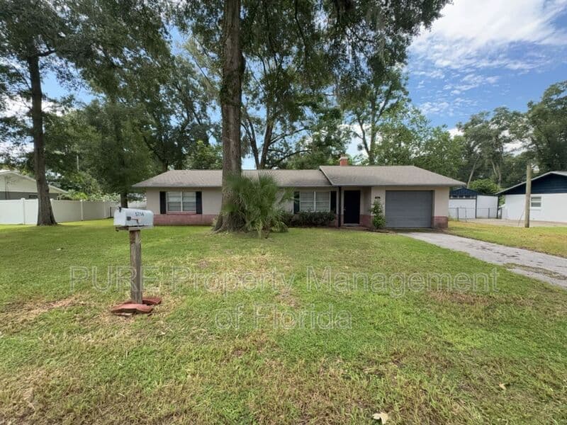 Ocala House: 5714 SE 4th Street