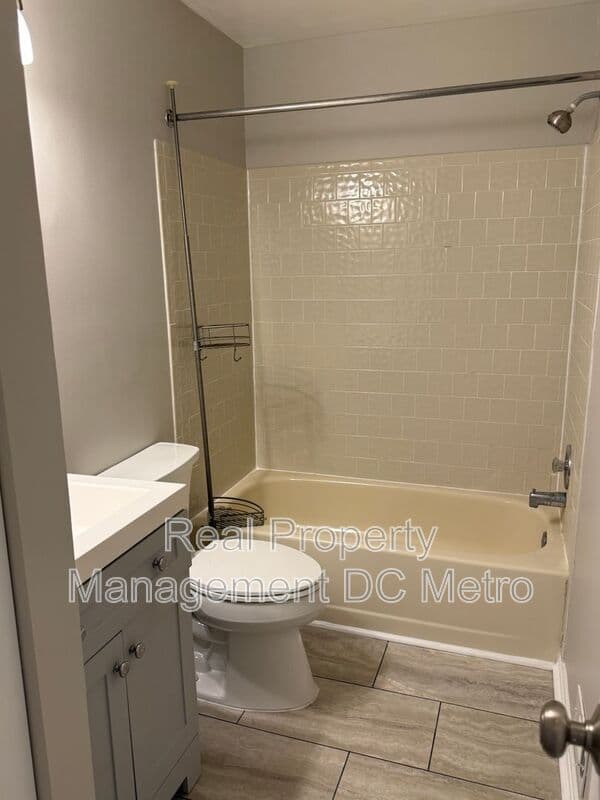 Washington House: 1125 Harvard St NW F