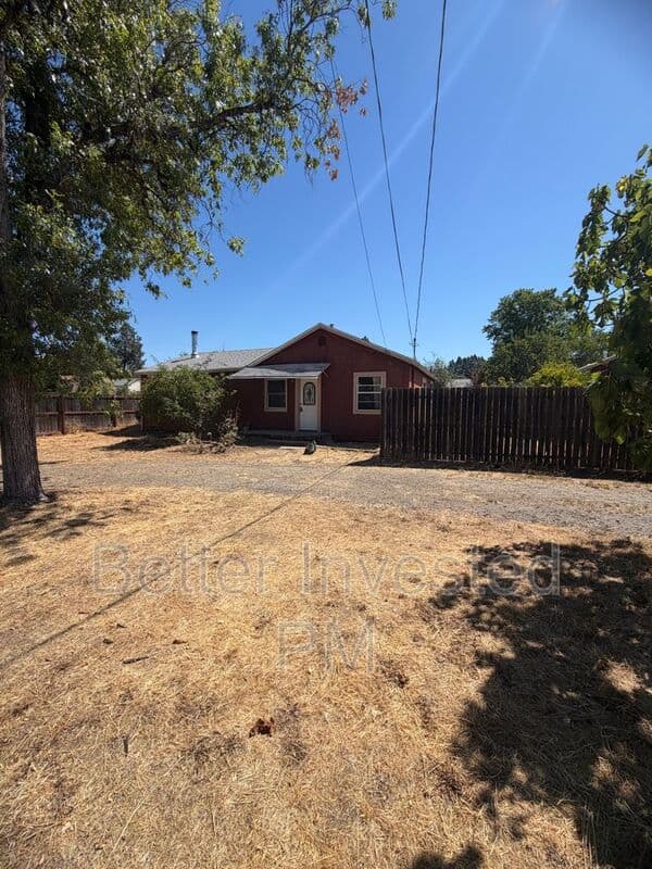 Ukiah House: 3851 Eastside Calpella Rd