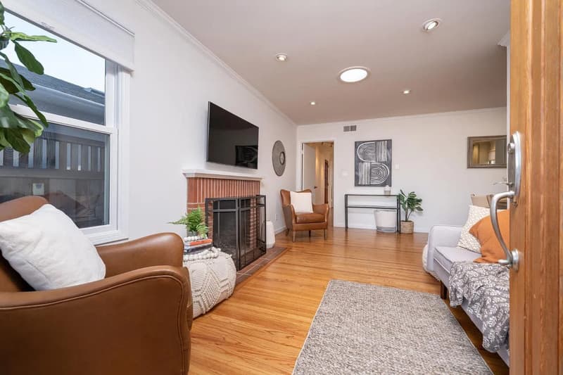 San Carlos House: 1354 Oakhurst Ave