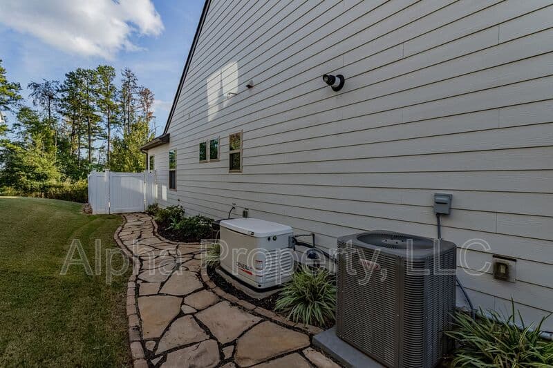 Greenville House: 14 Burl Ct