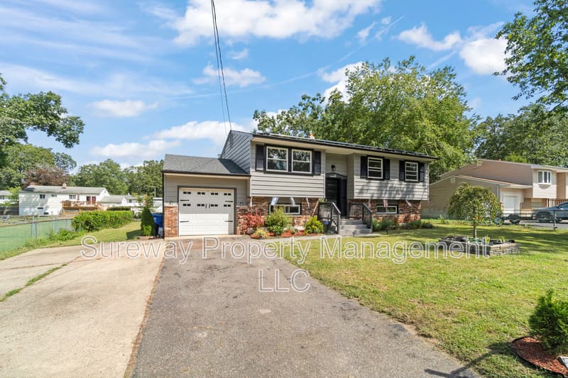 Browns Mills House: 211 California Trail