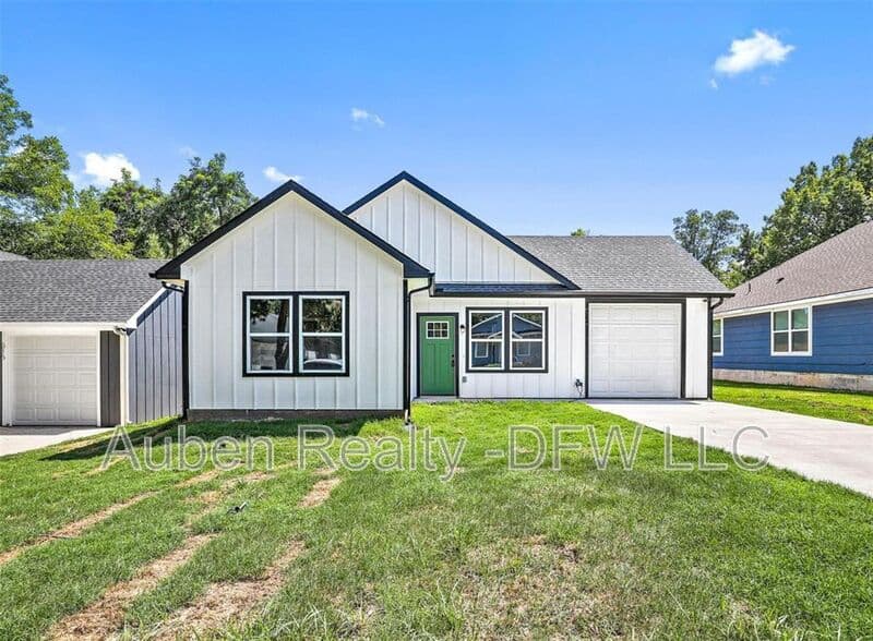 Denison House: 512 E Heron Street