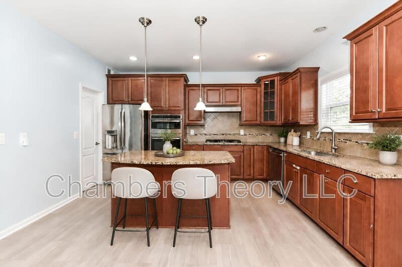 Ashburn House: 21026 Potomac Trail Cir