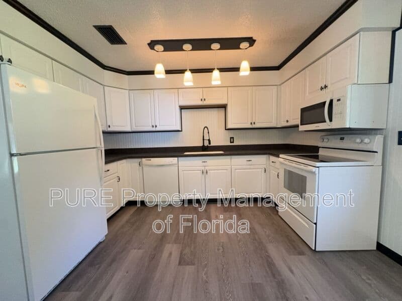 Ocklawaha House: 12300 SE 128th CT