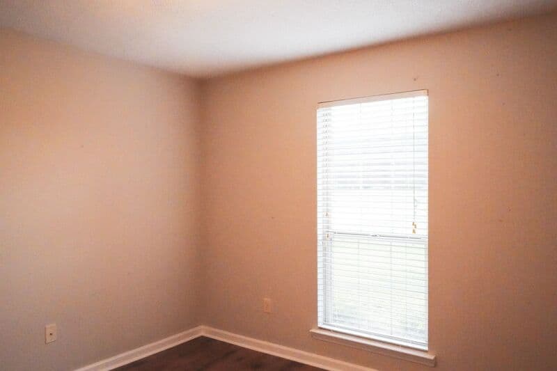 Midway House: 438 Edgewater Dr