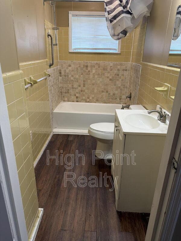 Graysville House: 659 1st St SE