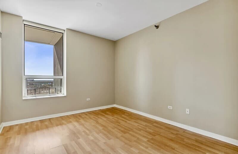 Chicago Condo: 330 W Grand Ave