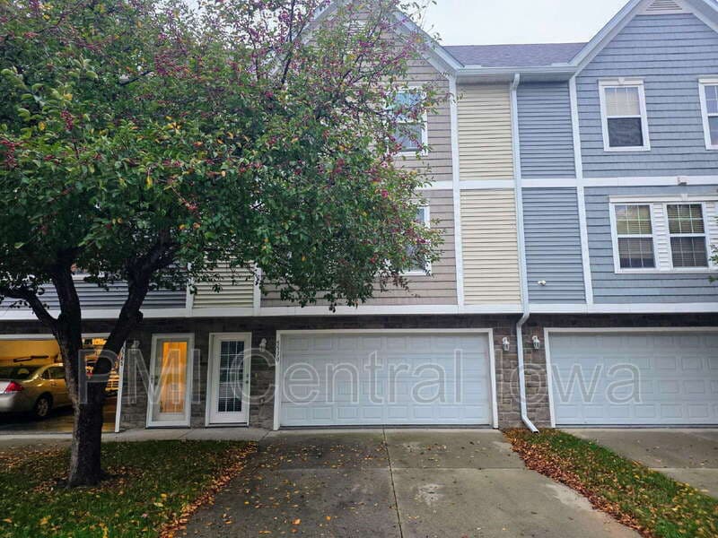 Johnston Townhome: 5570 Boston Ct