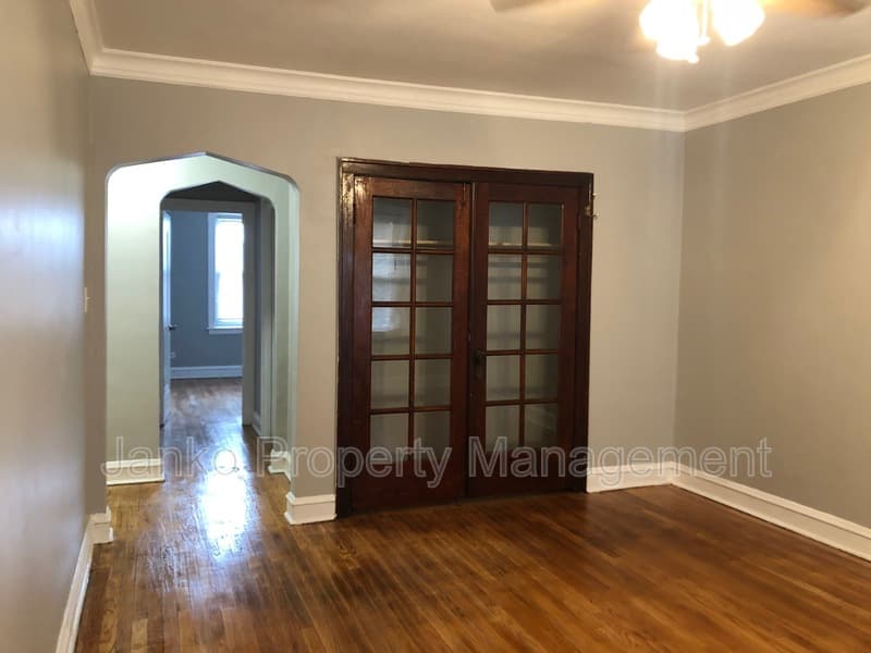 Chicago Condo: 2909 W 56th St