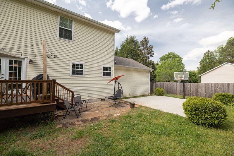 Athens House: 125 Whispering Springs
