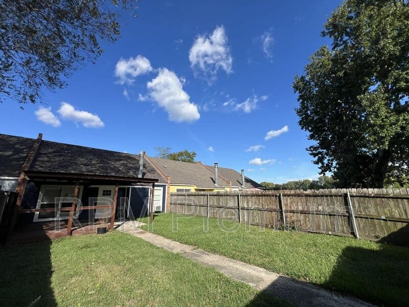 Baton Rouge House: 8724 Pecan Tree Dr.