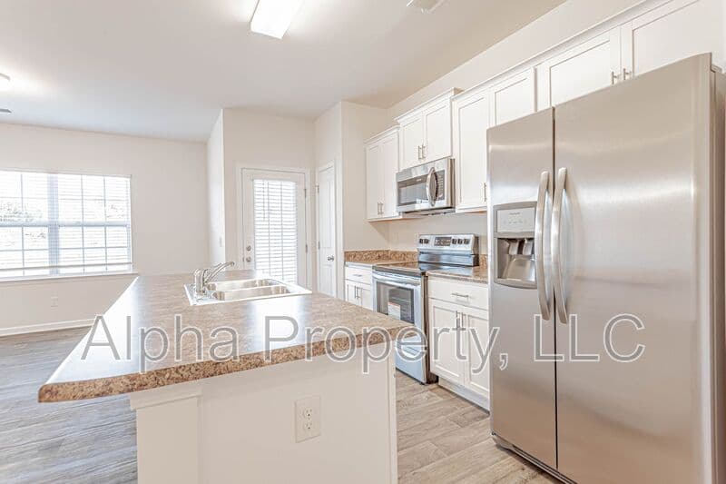 Greer Townhome: 30 Moorlyn Ln