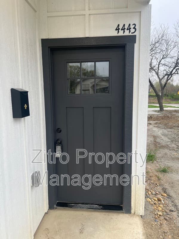Fort Worth House: 4437 Wayside Ave
