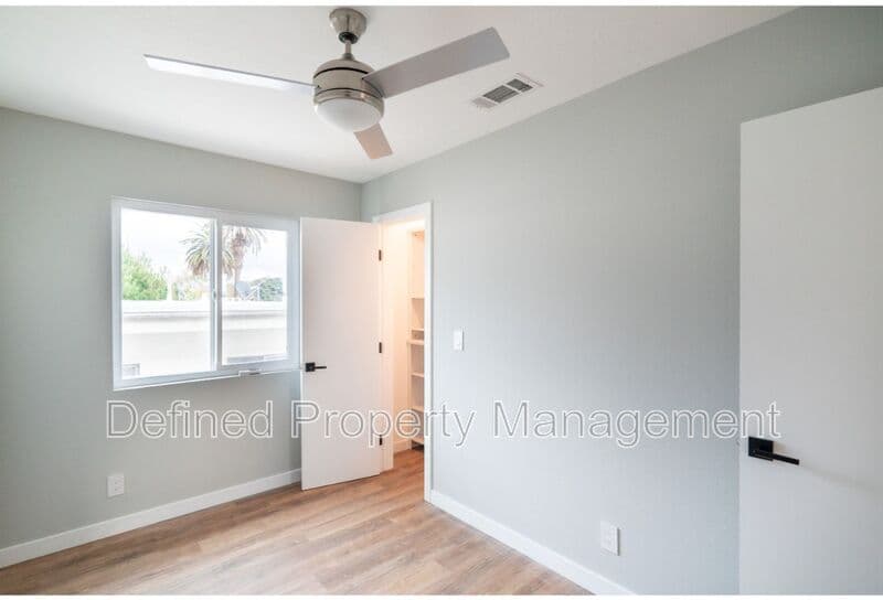 Los Angeles Condo: 5847 Willoughby Avenue