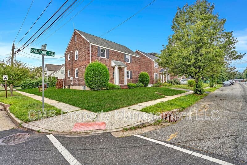 Dunellen Condo: 401 Sanford Ave