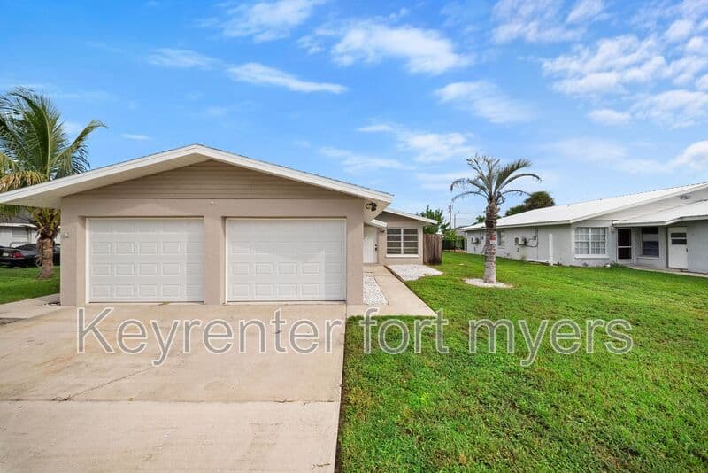 Fort Myers House: 11368 SUMMERWINDS CT