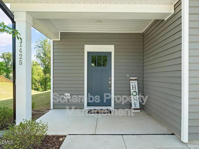 Fuquay Varina House: 1425 Queen Trigger Dr