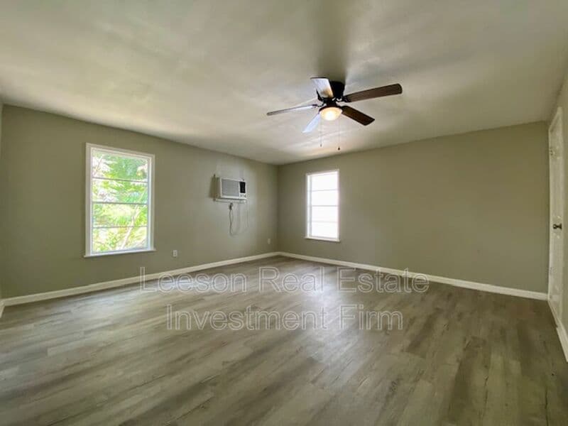 Shreveport House: 3524 Michigan Blvd
