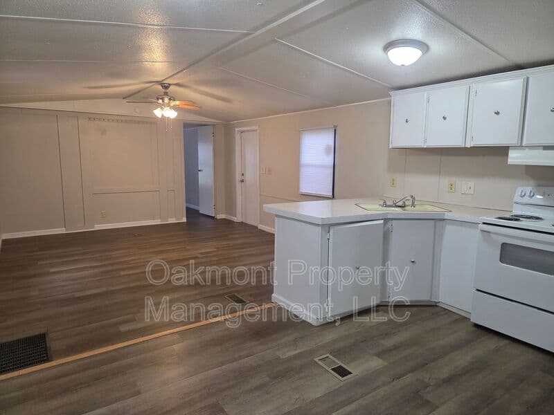 Fayetteville House: 134 Joy Drive