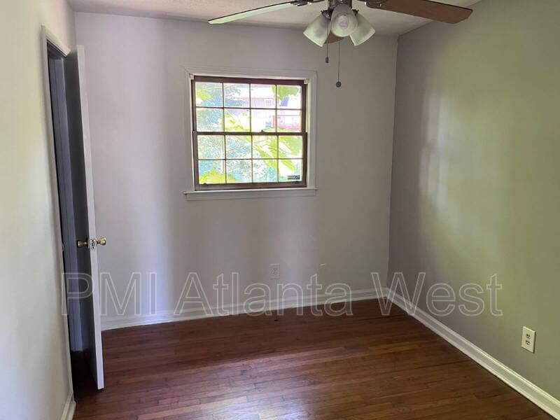 Atlanta House: 165 Hidden Brook Court