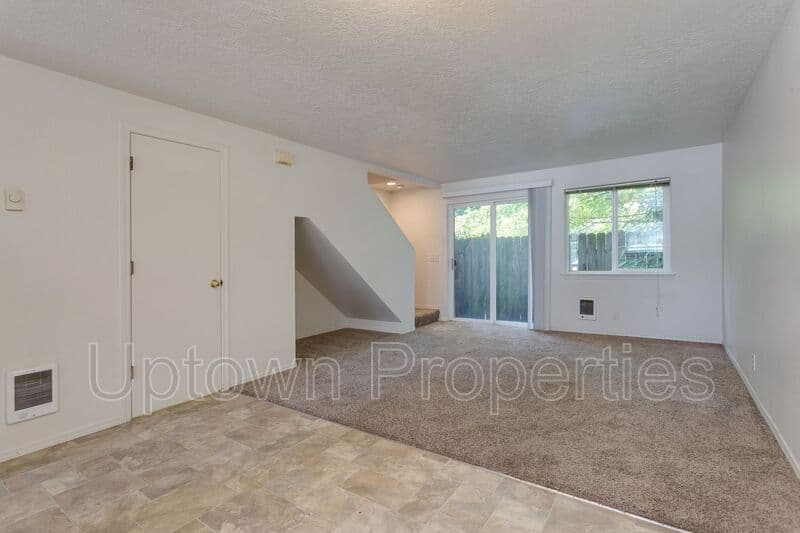 Portland House: 228 SE 106th Ave