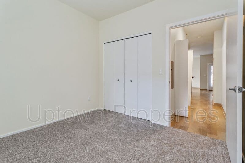 Fairview House: 2655 NE 205th Ave